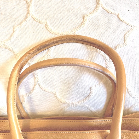 Chanel Executive Cerf Tote: Beige Calfskin, Gold- hardware and  Feet at Base - Picture 4 of 12